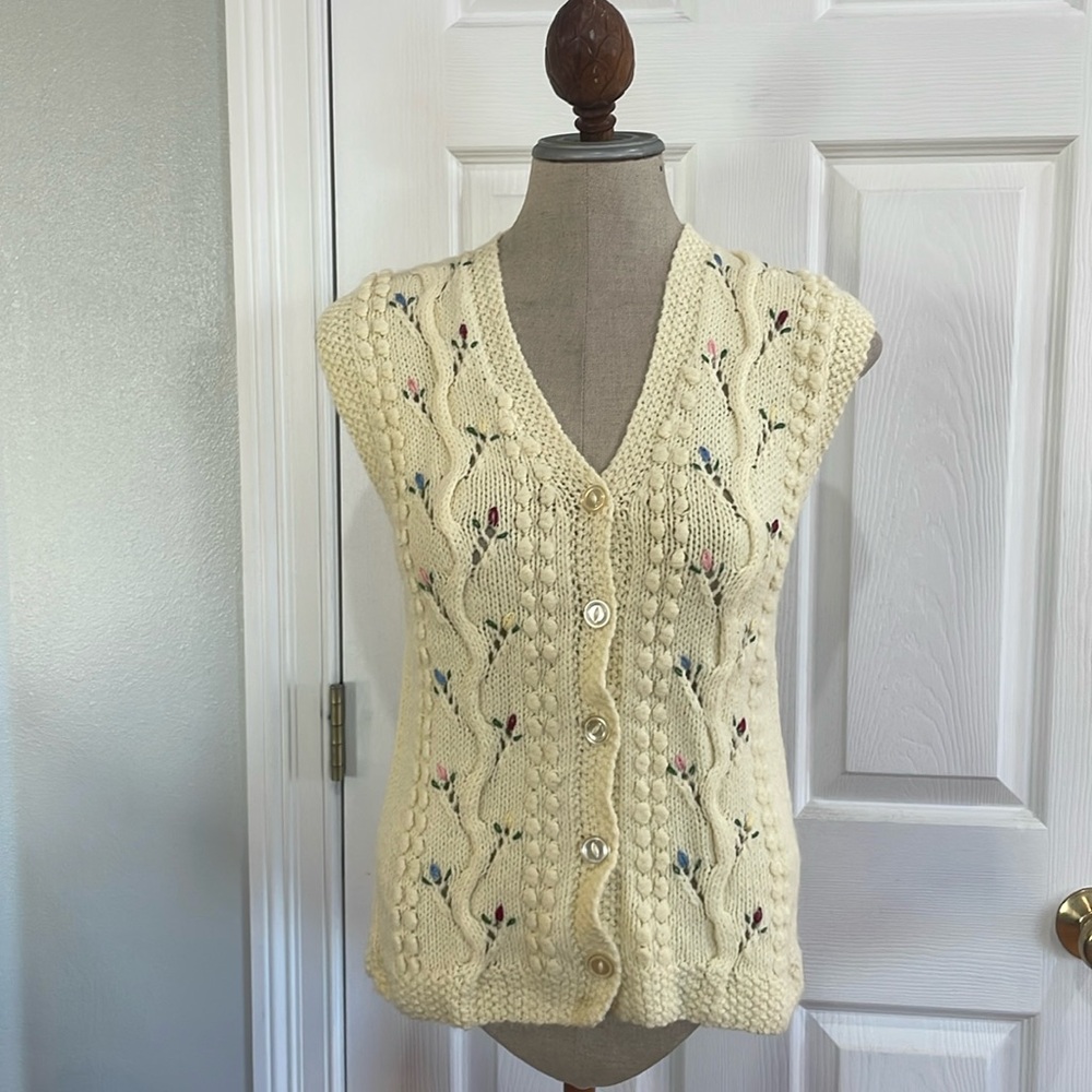 Vintage handmade knit sweater vest cable knit intricate floral women’s size M